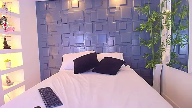 Snapshot of EmmilyCollson chatting on February 8, 2025, 5:18 pm EmmilyCollson online show from February 8, 2025, 5:18 pm
