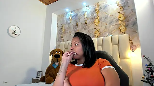 lia mariana online show from December 2, 2025, 6:14 pm