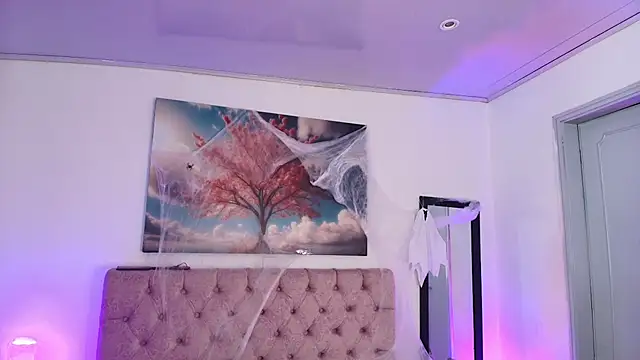 Julianaa Castro  online show from October 29, 2025, 11:34 am