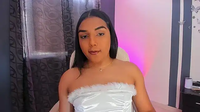 Snapshot of CandyLatinHott chatting on December 23, 2024, 5:00 pm CandyLatinHott online show from December 23, 2024, 5:00 pm