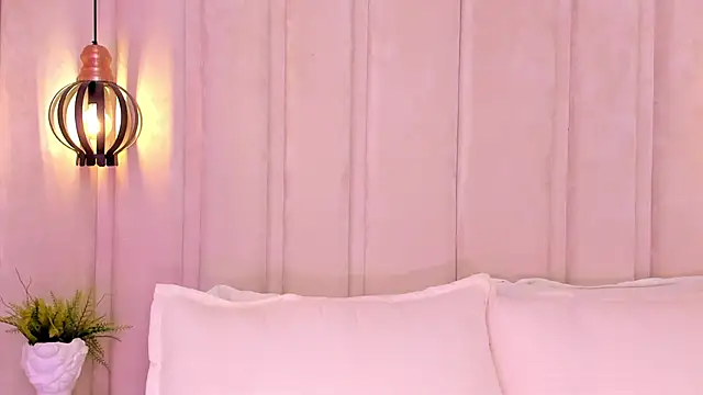 bonniekim  online show from March 11, 2025, 12:28 pm