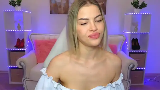 EmmyMills online show from November 29, 2025, 2:09 pm