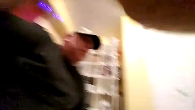 Snapshot of Mic_Oxinner chatting on November 1, 2025, 10:28 am Mic Oxinner online show from November 1, 2025, 10:28 am