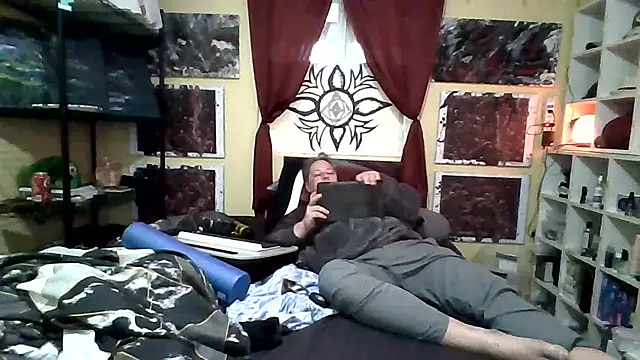 Snapshot of Mic_Oxinner chatting on November 24, 2025, 8:30 pm Mic Oxinner online show from November 24, 2025, 8:30 pm