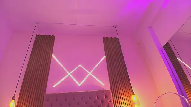 Sophia turneer online show from October 15, 2025, 4:34 am