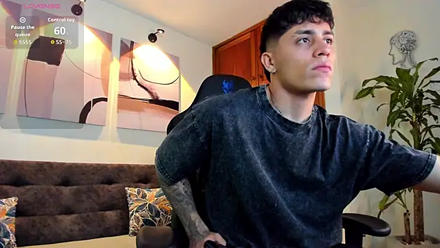  joansoto online show from November 3, 2025, 6:53 pm