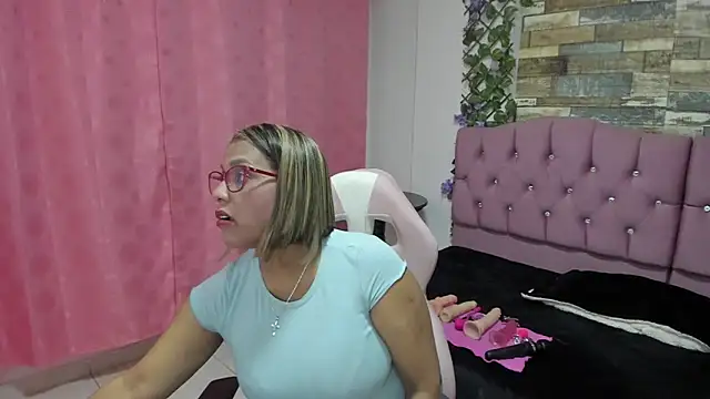 Snapshot of elizabeth_mature23 chatting on January 7, 2025, 1:14 pm elizabeth mature23 online show from January 7, 2025, 1:14 pm