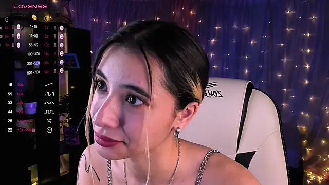 Snapshot of DarlaLike chatting on December 4, 2024, 7:06 am DarlaLike online show from December 4, 2024, 7:06 am