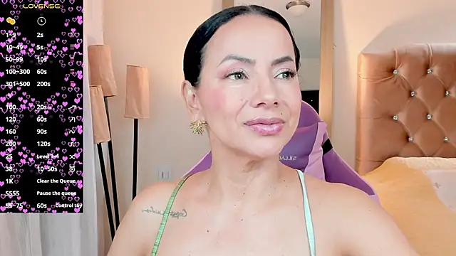 veronika naughty online show from November 14, 2025, 3:44 pm