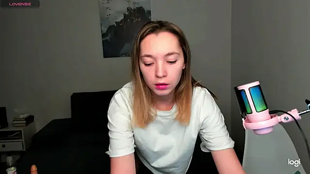 Snapshot of MiaThaine chatting on December 5, 2024, 3:15 am MiaThaine online show from December 5, 2024, 3:15 am