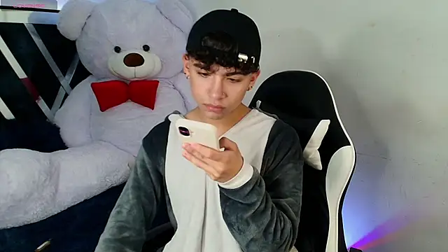 Niico Cruz online show from February 18, 2025, 4:48 am