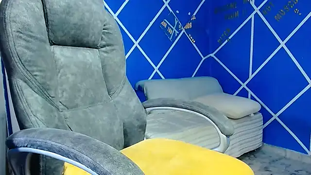 Snapshot of alexander_megan chatting on February 18, 2025, 4:04 am alexander megan online show from February 18, 2025, 4:04 am