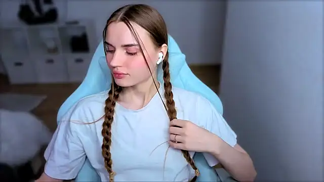 StellaLawless online show from October 24, 2025, 3:41 pm