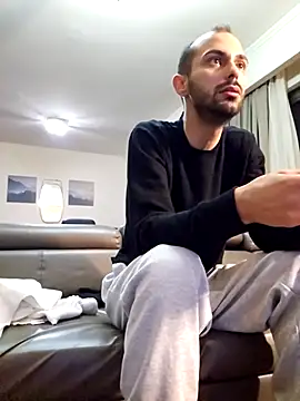 Snapshot of denisxlRo chatting on December 14, 2025, 4:34 pm denisxlRo online show from December 14, 2025, 4:34 pm