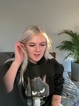 Snapshot of Allylove03 chatting on January 2, 2025, 7:44 am Allylove03 online show from January 2, 2025, 7:44 am