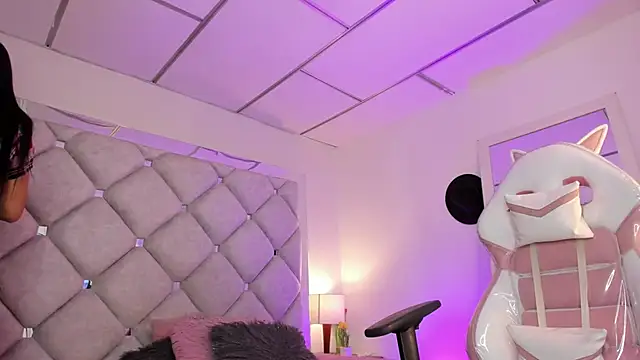 Snapshot of alessiaferry chatting on October 18, 2025, 3:35 pm alessiaferry online show from October 18, 2025, 3:35 pm