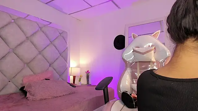 Snapshot of alessiaferry chatting on November 27, 2025, 4:42 pm alessiaferry online show from November 27, 2025, 4:42 pm