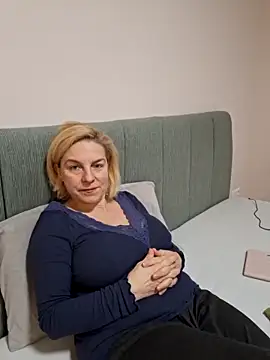 Snapshot of FrauleinSchmitt chatting on January 18, 2025, 2:44 pm FrauleinSchmitt online show from January 18, 2025, 2:44 pm