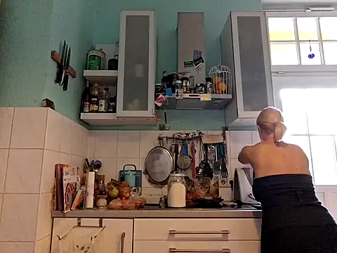 Snapshot of FrauleinSchmitt chatting on October 6, 2025, 11:18 am FrauleinSchmitt online show from October 6, 2025, 11:18 am