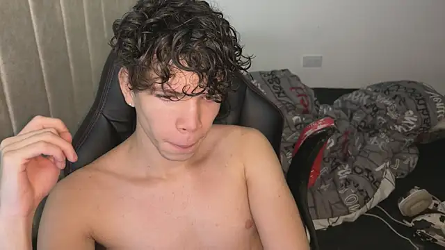 Snapshot of melo_prin chatting on December 7, 2024, 11:40 am melo prin online show from December 7, 2024, 11:40 am