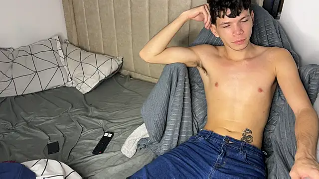 Snapshot of melo_prin chatting on December 25, 2024, 12:27 am melo prin online show from December 25, 2024, 12:27 am