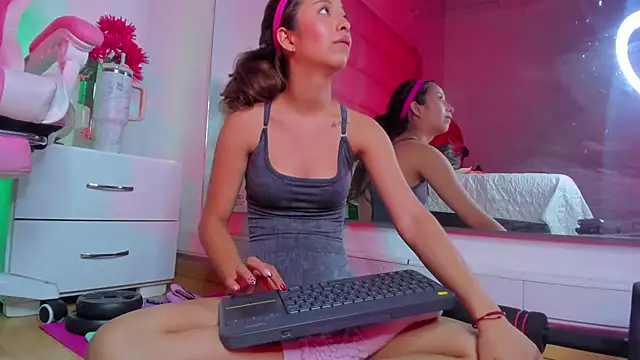 little-Emma online show from February 3, 2025, 9:30 am