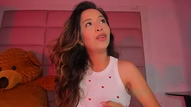 little-Emma online show from November 21, 2025, 11:47 pm