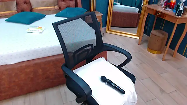 Snapshot of SerenaXMendez chatting on December 2, 2024, 9:24 am SerenaXMendez online show from December 2, 2024, 9:24 am