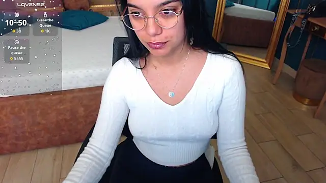 Snapshot of SerenaXMendez chatting on October 6, 2025, 3:04 am SerenaXMendez online show from October 6, 2025, 3:04 am