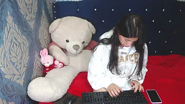Snapshot of Lilyevansx chatting on March 8, 2025, 11:07 pm Lilyevansx online show from March 8, 2025, 11:07 pm