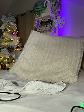 JezzyHill online show from December 13, 2025, 7:53 pm