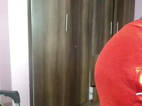 Snapshot of massive_squirts chatting on October 31, 2025, 8:54 pm massive squirts online show from October 31, 2025, 8:54 pm