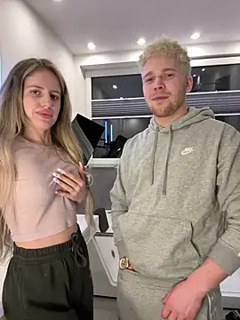 Snapshot of NickyGold_Official chatting on February 26, 2025, 12:27 am NickyGold Official online show from February 26, 2025, 12:27 am