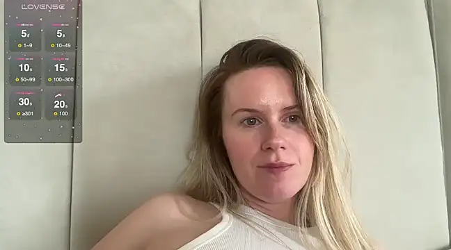 redheadrosie69 online show from March 4, 2025, 12:44 pm