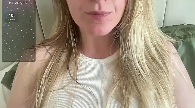 redheadrosie69 online show from March 4, 2025, 3:59 pm