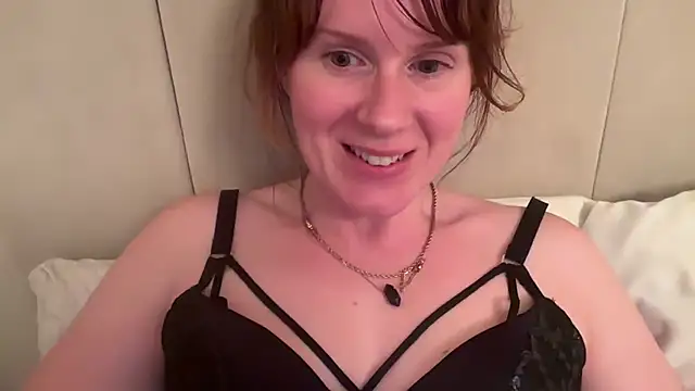 redheadrosie69 online show from October 30, 2025, 7:47 pm