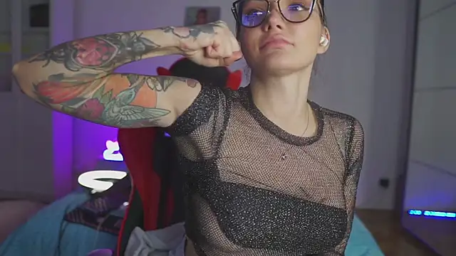 Lady3Holes online show from December 10, 2024, 5:22 pm