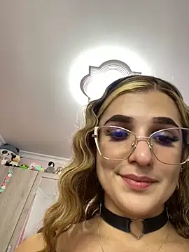caroline jonson online show from December 14, 2024, 10:07 pm