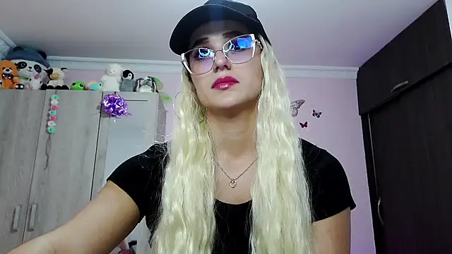 caroline jonson online show from February 23, 2025, 9:59 pm