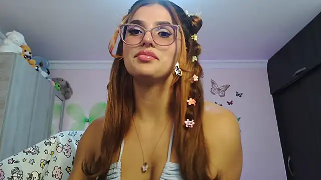 caroline jonson online show from December 13, 2025, 9:42 pm