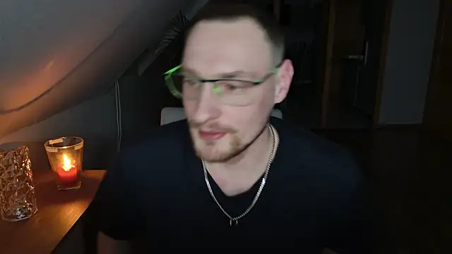 Snapshot of Relsxboy chatting on February 4, 2025, 10:34 pm Relsxboy online show from February 4, 2025, 10:34 pm