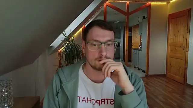 Snapshot of Relsxboy chatting on March 13, 2025, 5:07 pm Relsxboy online show from March 13, 2025, 5:07 pm