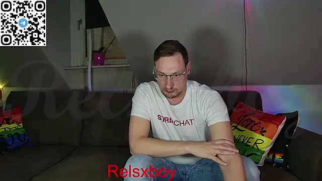Snapshot of Relsxboy chatting on October 3, 2025, 8:50 pm Relsxboy online show from October 3, 2025, 8:50 pm