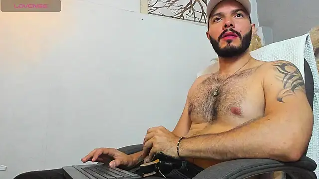 Snapshot of Tom_Bailey chatting on September 13, 2025, 3:39 am Tom Bailey online show from September 13, 2025, 3:39 am