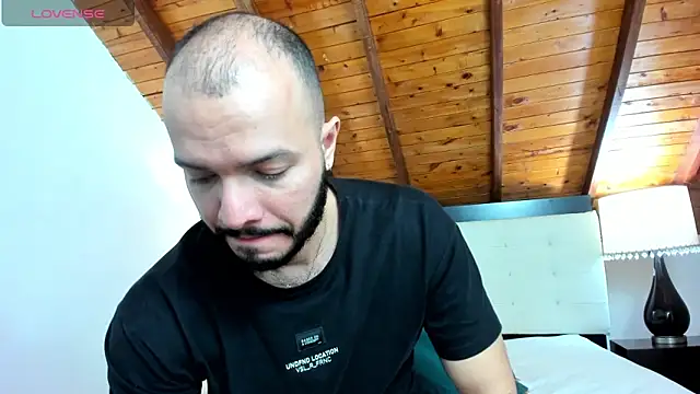 Snapshot of Tom_Bailey chatting on September 20, 2025, 4:02 am Tom Bailey online show from September 20, 2025, 4:02 am