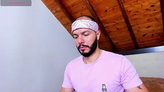 Snapshot of Tom_Bailey chatting on September 22, 2025, 12:07 pm Tom Bailey online show from September 22, 2025, 12:07 pm