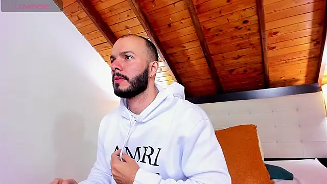 Snapshot of Tom_Bailey chatting on October 10, 2025, 12:59 pm Tom Bailey online show from October 10, 2025, 12:59 pm