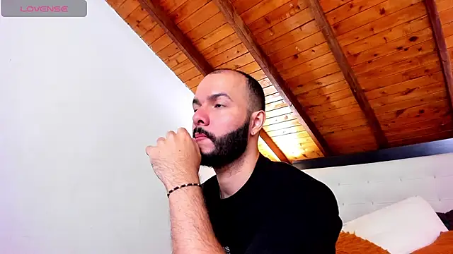 Snapshot of Tom_Bailey chatting on October 12, 2025, 3:33 pm Tom Bailey online show from October 12, 2025, 3:33 pm