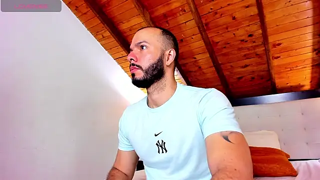 Snapshot of Tom_Bailey chatting on October 25, 2025, 12:45 pm Tom Bailey online show from October 25, 2025, 12:45 pm