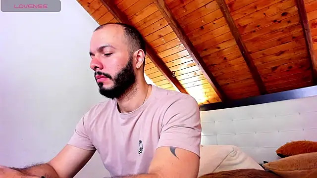 Snapshot of Tom_Bailey chatting on October 28, 2025, 12:41 pm Tom Bailey online show from October 28, 2025, 12:41 pm